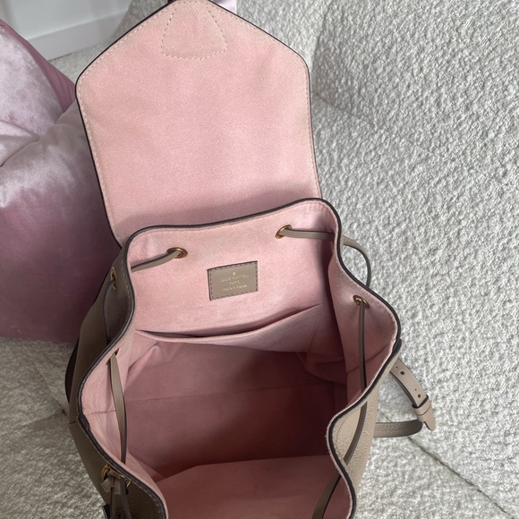 AUTHENTIC LOUIS VUITTON EMPREINTE
MONTSOROUS PM - Picture 6 of 16